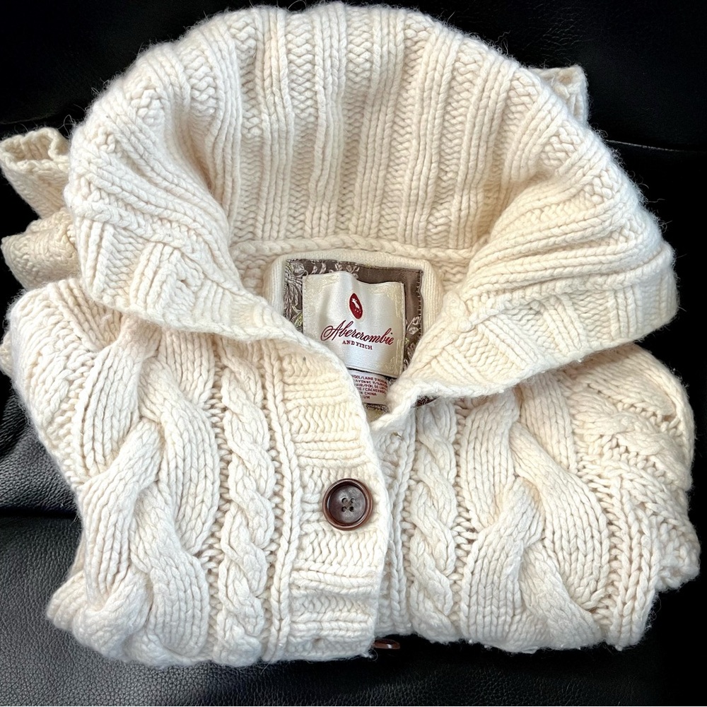 Abercrombie & Fitch Women's Cream Cable Knit Cardigan